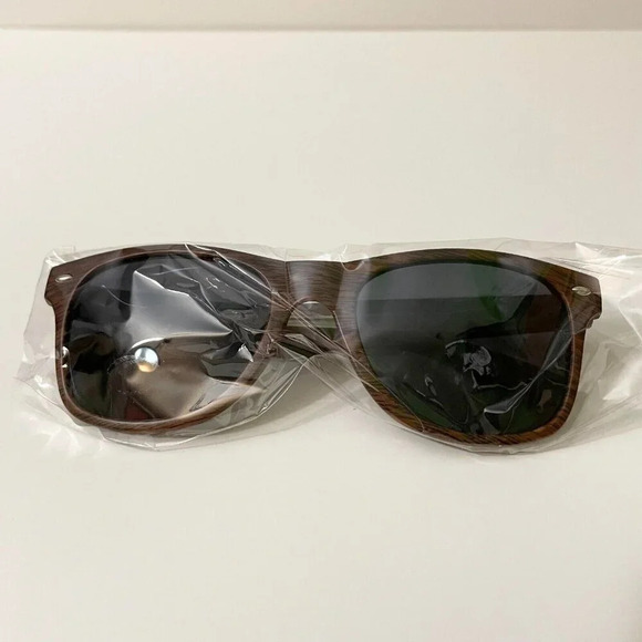Moosehead Lager  Beer Sunglasses Brown - Picture 1 of 13